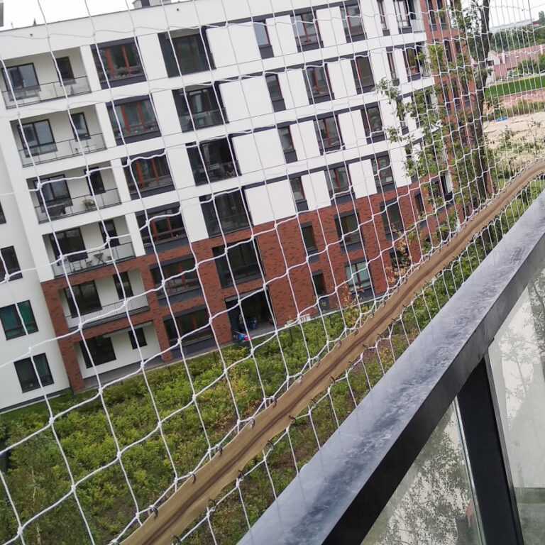 Siatka na balkon dla kota bez wiercenia z suwakiem Warszawa.