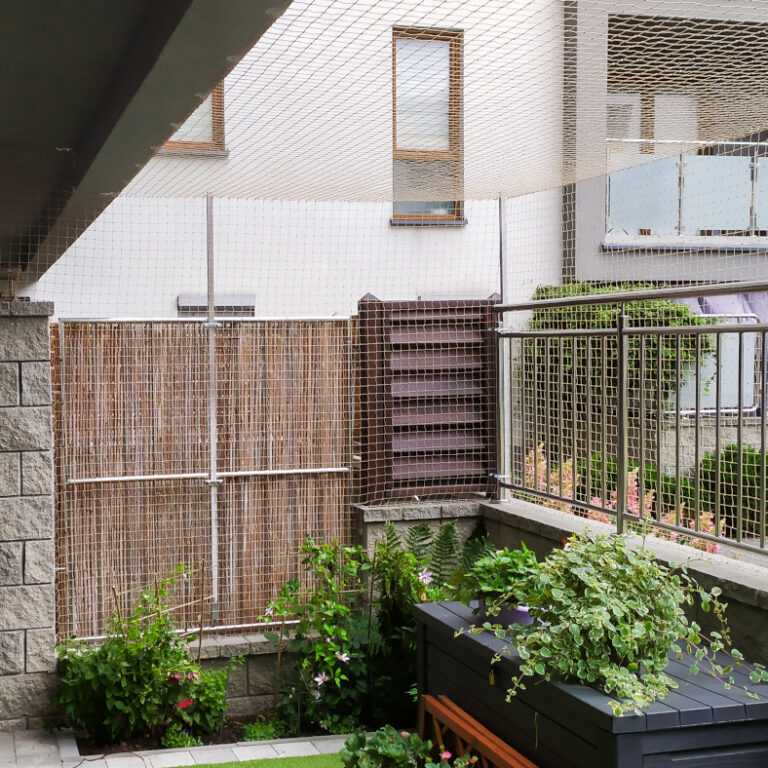 zabezpieczenie tarasu siatką dla kota w Siedlcach