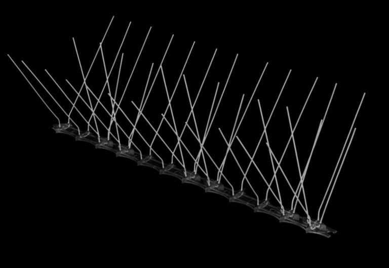 Kolce zapobiegające lądowaniu gołębi na balkonie. Zabezpieczają balkon przed gołębiami.