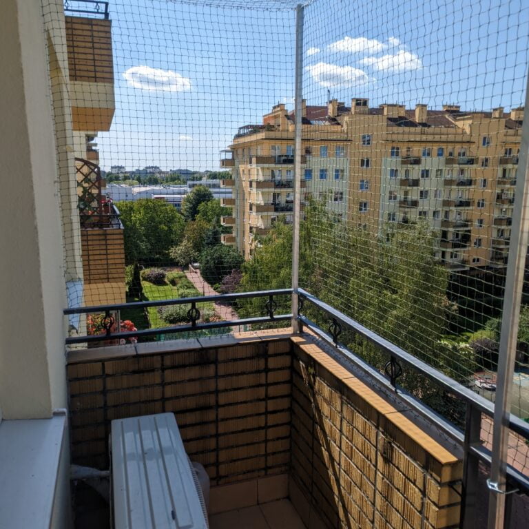 Siatka na balkon dla kota ze stelażem aluminiowym, Warszawa Bemowo