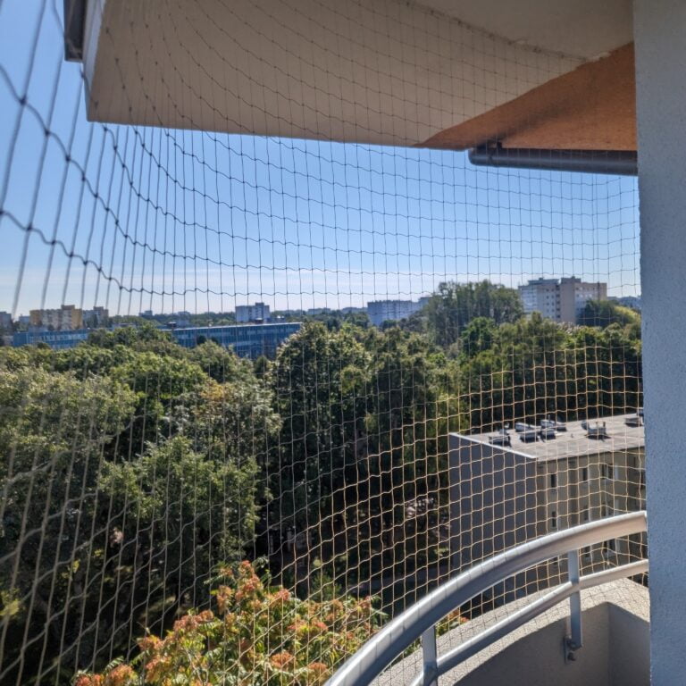 Siatka na gołębie montaż w Warszawie bez wiercenia