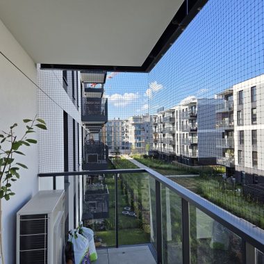 Bezinwazyjny montaż siatki na balkon bez wiercenia Piaseczno Józefosław