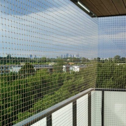 Zabezpieczenie balkonu dla kota bez wiercenia, montaż Warszawa.