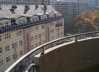 Zabezpieczenie balkonu przeciw gołębiom Warszawa Praga Północ