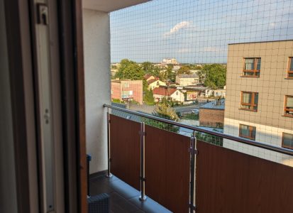 Siatka na balkon dla kota montaż bez wiercenia w Warszawie Ursynów